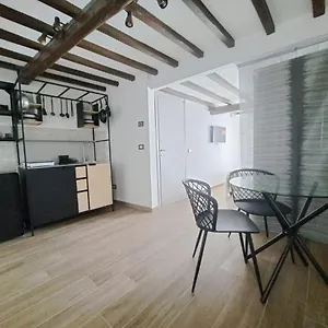 Alloggiamo , Modena Italia